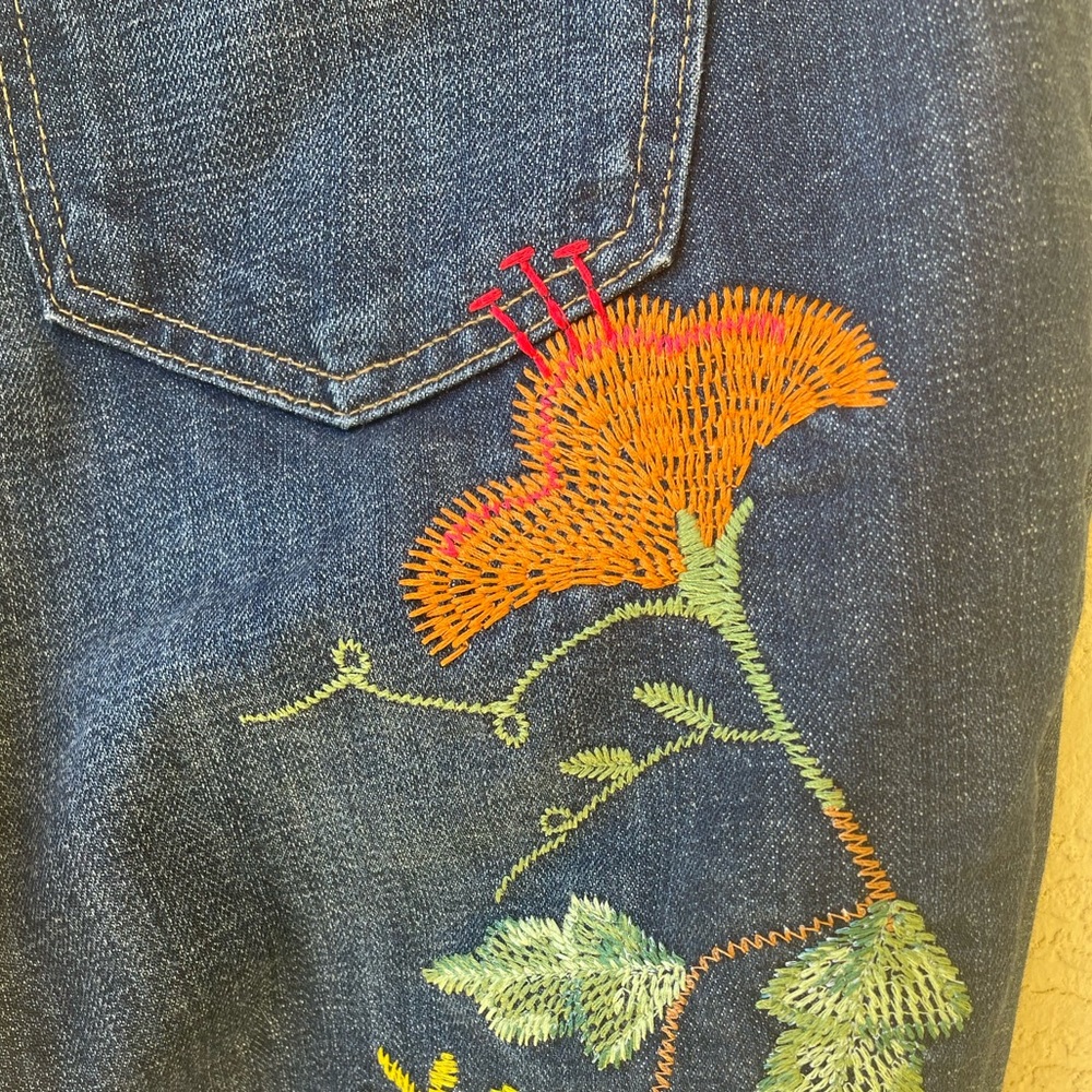 GAP Embroidered Dark Wash Flare Jeans with Floral Accent Size 16 EUC - Picture 9 of 15